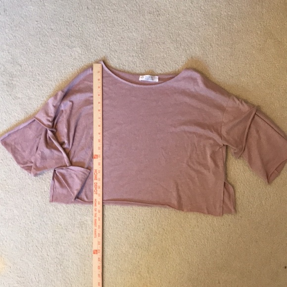 Feminine crop top with ruffle slit sleeves - Picture 6 of 10